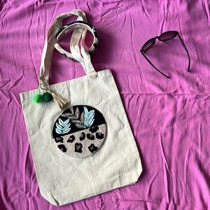 NWT - Nilly's Handmade Punch Safari Beach Tote and Head band